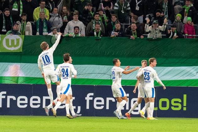 Deutschland, Fussball, DFB-Pokal, 2. Runde, 2025 2026, VfL Wolfsburg - Holstein Kiel am 28.10. in Wolfsburg (Volkswagen-Arena): Alexander Bernhardsson (Holstein Kiel 11) Elfmeter zum 0:1 Torjubel Copyright: xSvenxHeidmannx