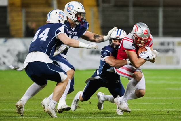 AMERICAN FOOTBALL - IFAF EC, AUT vs FIN KREFELD,GERMANY,28.OCT.25 - AMERICAN FOOTBALL - IFAF European Championship, EM, Europameisterschaft gold medal game, final, Austria vs Finland. Image shows Tobias Bonatti (AUT) and Viljo Lempinen (FIN).  GEPAxpictures xDavidxBitzan