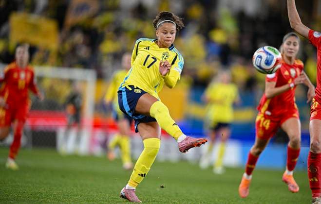 GOTHENBURG, SWEDEN 20251028 Sweden s Felicia Schröder takes a shot during the women s Nations League semi-final between Sweden and Spain at Gamla Ullevi in Gothenburg, Sweden, Tuesday, October 28, 2025. GÖTEBORG SWEDEN x9200x