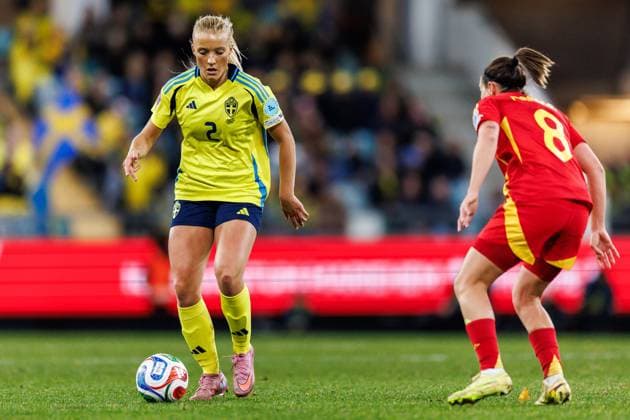 251028 Smilla Holmberg of Sweden and Mariona Caldentey of Spain during the Women s Nations League semifinal between Sweden and Spain on October 28, 2025 in Gothenburg. Photo: Michael Erichsen BILDBYRAN COP 89 MI0896 fotboll football soccer fotball nations league uefa womens nations league semifinal semifinals sverige sweden spanien spain dam bbeng Copyright: MICHAELxERICHSEN BB251028MI030