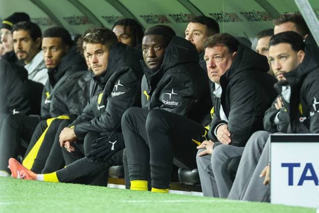 Fußball DFB Pokal - Eintracht Frankfurt - Borussia Dortmund am 28.10.2025 im Deutsche Bank Park in Frankfurt Serhou Guirassy (Dortmund 9) auf der Ersatzbank Bank Auswechselbank