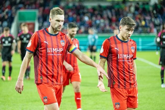 Patrick Mainka (FC Heidenheim, 06) ,Luca Kerber (FC Heidenheim, 20), GER, 1. FC Heidenheim vs. Hamburger SV, Fussball, DFB Pokal, 2. Runde, Spielzeit 2025 2026, 28.10.2025, DFL DFB REGULATIONS PROHIBIT ANY USE OF PHOTOGRAPHS AS IMAGE SEQUENCES AND OR QUASI-VIDEO, GER, 1. FC Heidenheim vs. Hamburger SV, Fussball, DFB Pokal, 2. Runde, Spielzeit 2025 2026, 28.10.2025 Heidenheim Copyright: xEibner-Pressefotox EP_EER