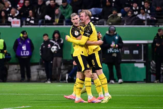 Torjubel zum 1:1 durch Julian Brandt 10 (Borussia Dortmund), Eintracht Frankfurt vs. Borussia Dortmund, DFB-Pokal, 2. Runde, 28.10.2025 DFB regulations prohibit any use of photographs as image sequences and or quasi-video Frankfurt Hessen Deutschland
