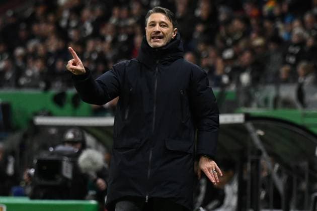 28.10.2025, xpsx, Fussball DFB Pokal 2.Runde, Eintracht Frankfurt - Borussia Dortmund v.l. Trainer Niko Kovac (Borussia Dortmund) gibt Anweisungen, gestikuliert, mit den Armen gestikulieren gives instructions, gesticulate (DFL DFB REGULATIONS PROHIBIT ANY USE OF PHOTOGRAPHS as IMAGE SEQUENCES and or QUASI-VIDEO) Frankfurt am Main