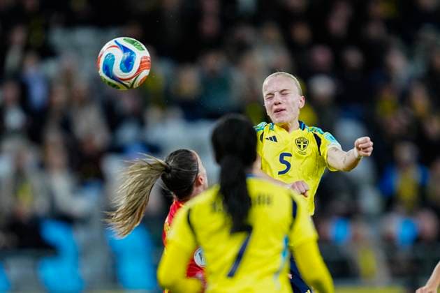 GÖTEBORG, SVERIGE 20251028 Sveriges Anna Sandberg nickar under fotbollsdamernas Nations League-semifinal mellan Sverige och Spanien pa Gamla Ullevi i Göteborg, Sverige, tisdagen den 28 oktober, 2025. GÖTEBORG SVERIGE x9200x