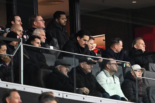 28.10.2025, xjhx, Fussball DFB Pokal 2.Runde, Eintracht Frankfurt - Borussia Dortmund v.l. DFB Praesident Bernd Neuendorf (Deutscher Fussball-Bund) Sportdirektor Rudi Voeller Völler (DFB) Philipp Reschke (Leiter Recht Eintracht Frankfurt) Benjamin Huebner Hans-Joachim Watzke (DFL DFB REGULATIONS PROHIBIT ANY USE OF PHOTOGRAPHS as IMAGE SEQUENCES and or QUASI-VIDEO) Frankfurt am Main