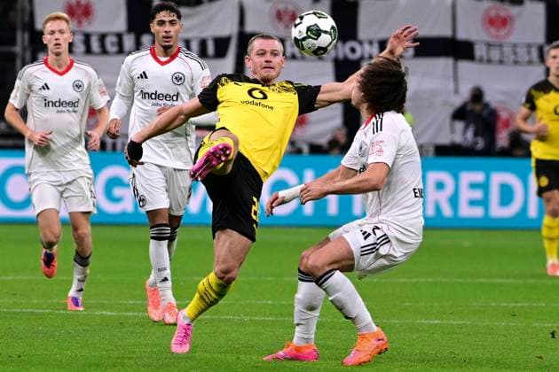 Julian Ryerson 26 (Borussia Dortmund), Eintracht Frankfurt vs. Borussia Dortmund, DFB-Pokal, 2. Runde, 28.10.2025 DFB regulations prohibit any use of photographs as image sequences and or quasi-video Frankfurt Hessen Deutschland