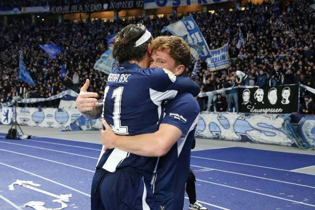 28.10.2025, xmohx, Fussball DFB Pokal 2.Runde, Hertha BSC Berlin - SV Elversberg v.l. Torjubel nach dem Tor zum celebrating the goal celebrate 2:0 durch Sebastian Grönning mit Fabian Reese (Hertha BSC Berlin) (DFL DFB REGULATIONS PROHIBIT ANY USE OF PHOTOGRAPHS as IMAGE SEQUENCES and or QUASI-VIDEO) Berlin