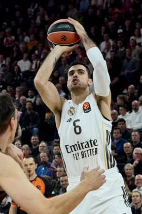 Turkish Airlines EuroLeague Basketball, FC Bayern Munich Basketball vs Real Madrid, München FC Bayern Basketball, Munich FC Bayern Basketball, Madrid Real Baloncesto, 2025-10-28 in München (SAP Garden) ABALDE Alberto (Real Madrid Forward (Nr.6) (RMB6)) sportworld München SAP Garden Bayern Deutschland