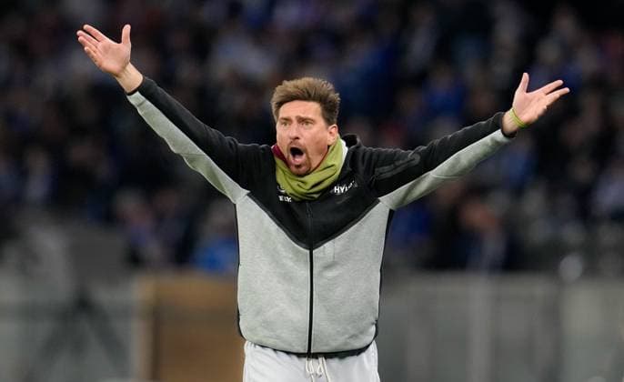 Vincent Wagner (SV Elversberg, Cheftrainer) reagiert auf eine Spielszene. GER, Hertha BSC vs SV Elversberg, Fussball, DFB-Pokal, 2. Runde, Saison 2025 2026, 28.10.2025 DFL REGULATIONS PROHIBIT ANY USE OF PHOTOGRAPHS AS IMAGE SEQUENCES AND OR QUASI-VIDEO GER, Hertha BSC vs SV Elversberg, Fussball, DFB-Pokal, 2. Runde, Saison 2025 2026, 28.10.2025 Berlin Copyright: xEibner-Pressefoto ScottxColemanx EP_SCN