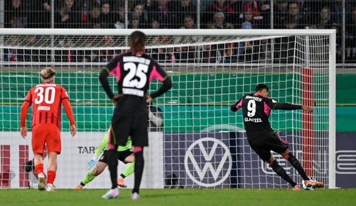 TOR zum 0:1 Robert Glatzel Hamburger SV HSV (09) Elfmeter, Strafstoss Torschuss Aktion Torchance 1. FC Heidenheim 1846 FCH vs Hamburger SV HSV DFB-Pokal Zweite Runde 28.10.2025 DFL REGULATIONS PROHIBIT ANY USE OF PHOTOGRAPHS AS IMAGE SEQUENCES AND OR QUASI-VIDEO 1. FC Heidenheim 1846 FCH vs Hamburger SV HSV
