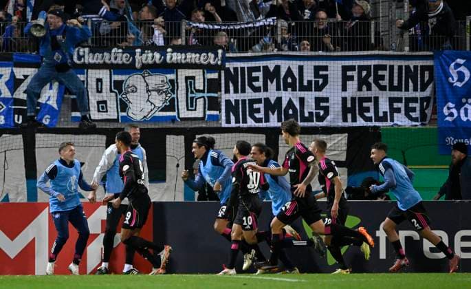 TOR zum 0:1 Robert Glatzel Hamburger SV HSV (09) Torjubel Miro Muheim Hamburger SV HSV (28) Immanuel Pherai Hamburger SV HSV (10) 1. FC Heidenheim 1846 FCH vs Hamburger SV HSV DFB-Pokal Zweite Runde 28.10.2025 DFL REGULATIONS PROHIBIT ANY USE OF PHOTOGRAPHS AS IMAGE SEQUENCES AND OR QUASI-VIDEO 1. FC Heidenheim 1846 FCH vs Hamburger SV HSV