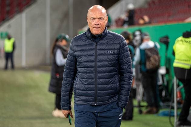 Uwe Rösler (VfL Bochum, Trainer), GER, FC Augsburg vs. VfL Bochum, Fussball, DFB Pokal, 2. Runde, Spielzeit 2025 2026, 28.10.2025, DFL REGULATIONS PROHIBIT ANY USE OF PHOTOGRAPHS AS IMAGE SEQUENCES AND OR QUASI-VIDEO, GER, FC Augsburg vs. VfL Bochum, Fussball, DFB Pokal, 2. Runde, Spielzeit 2025 2026, 28.10.2025, Augsburg Copyright: xEibner-Pressefoto EdwardxCheungx EP_ECG