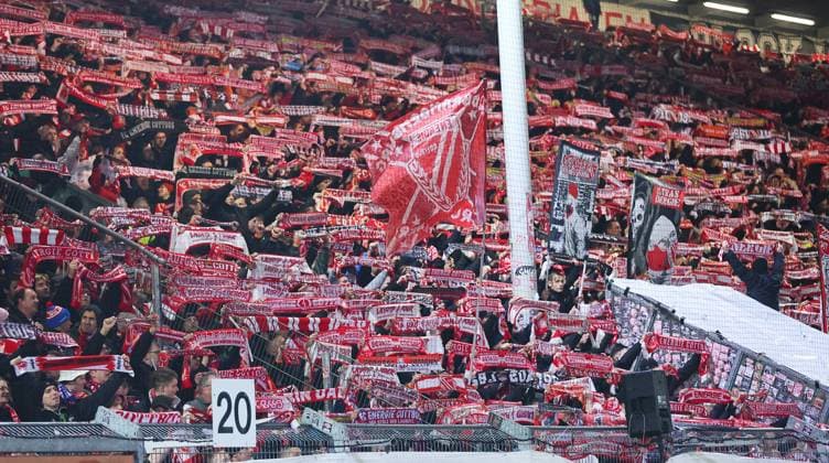 Cottbus - RB Leipzig DFB Pokal Cottbus, 28.10.2025, Stadion der Freundschaft, DFB Pokal, Runde 2 , FC Energie Cottbus vs. RB Leipzig , Im Bild: Fans von Energie Cottbus. ,
