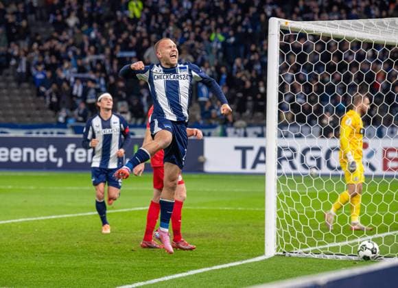 Fußball, Herren, Saison 2025 2026, DFB-Pokal (2. Runde), Hertha BSC - SV Elversberg, Jon Dagur Thorsteinsson (Hertha BSC), Jubel nach Tor zum 3:0, 28.10.2025, Copyright: xSebastianxRäppold MatthiasxKochx