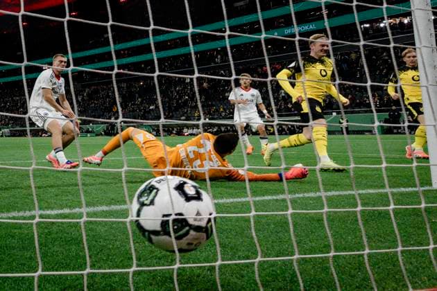 Tor zum 1:1 durch Julian Brandt 10 (Borussia Dortmund), Eintracht Frankfurt vs. Borussia Dortmund, DFB-Pokal, 2. Runde, 28.10.2025 DFB regulations prohibit any use of photographs as image sequences and or quasi-video Frankfurt Hessen Deutschland