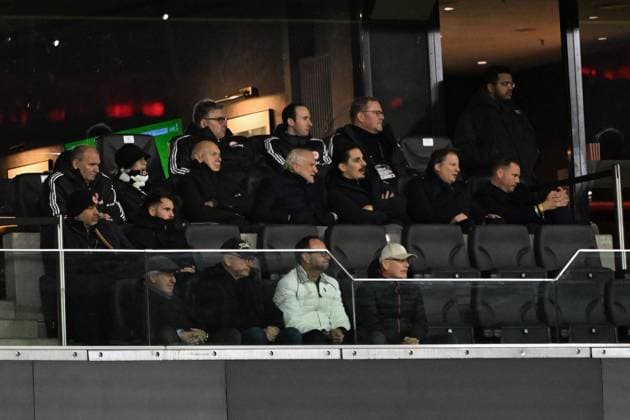 28.10.2025, xpsx, Fussball DFB Pokal 2.Runde, Eintracht Frankfurt - Borussia Dortmund v.l. Praesident Mathias Beck (Eintracht Frankfurt e.V.) DFB Praesident Bernd Neuendorf (Deutscher Fussball-Bund) Vorstandsprecher CEO Axel Hellmann (Eintracht Frankfurt) Sportdirektor Rudi Voeller Völler (DFB) Benjamin Huebner Philipp Reschke (Leiter Recht Eintracht Frankfurt) Hans-Joachim Watzke Lars Ricken (DFL DFB REGULATIONS PROHIBIT ANY USE OF PHOTOGRAPHS as IMAGE SEQUENCES and or QUASI-VIDEO) Frankfurt am Main