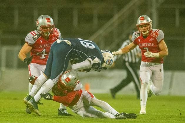Joel Särkelä (Team Finland, 18) runs with the ball and got tackled, Team Austria vs Team Finland, American Football, European Championship, EM, Europameisterschaft Final, Season 2025, 28.10.2025, Krefeld Grotenburg Stadion Germany Copyright: xFootxBowl JUSTxSHOTSx