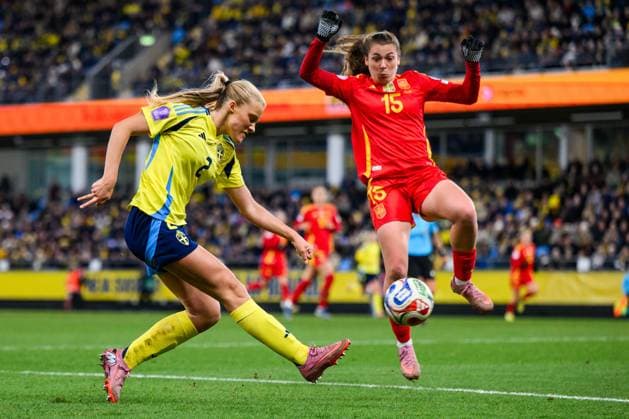 251028 Smilla Holmberg of Sweden och Lucia Corrales of Spain during the Women s Nations League semifinal between Sweden and Spain on October 28, 2025 in Gothenburg. Photo: Carl Sandin BILDBYRAN kod CS MI0896 fotboll football soccer fotball nations league uefa womens nations league semifinal semifinals sverige sweden spanien spain dam bbeng Copyright: CARLxSANDIN BB251028CS074
