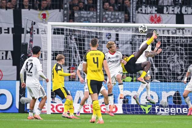 26.10.2025, Fussball, DFB-Pokal, 2.Runde, Saison 2025 2026, Eintracht Frankfurt - Borussia Dortmund, Fallrückzieher Serhou Guirassy (Borussia Dortmund) xRHR-FOTO TKx Copyright: RHR-FOTOx RHR-FOTO TK
