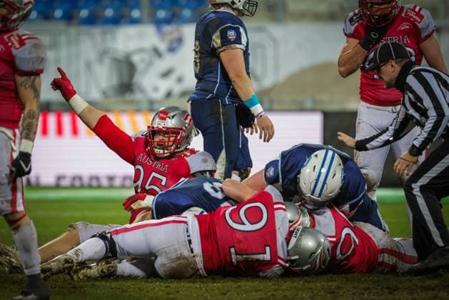 AMERICAN FOOTBALL - IFAF EC, AUT vs FIN KREFELD,GERMANY,28.OCT.25 - AMERICAN FOOTBALL - IFAF European Championship, EM, Europameisterschaft gold medal game, final, Austria vs Finland. Image shows Florian Sudi and Max Grünsteidl (AUT).  GEPAxpictures xDavidxBitzan