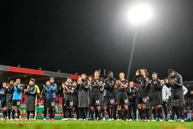 GER, DFB Pokal, 1. FC Heidenheim vs Hamburger SV 28.10.2025, Voith-Arena, Heidenheim, GER, DFB Pokal, 1. FC Heidenheim vs Hamburger SV, im Bild Hamburger Spieler nach Spielende, Jubel nach Spielende, Ransford Königsdörffer Koenigsdoerffer (Hamburger SV, 11), Fabio Vieira (Hamburger SV, 20), Luka Vuskovic (Hamburger SV, 44), Jordan Torunarigha (Hamburger SV, 25), Miro Muheim (Hamburger SV, 28), Yussuf Poulsen (Hamburger SV, 15), Giogi Gocholeishvili (Hamburger SV, 16), Robert Glatzel (Hamburger SV, 9)