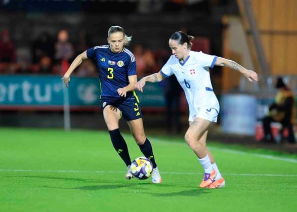 Scotland Women v Switzerland Women International Friendly, Länderspiel, Nationalmannschaft Amy Muir of Scotland Women (left)and GŽraldine Reuteler of Switzerland Women in action during the International Friendly match at KDM Group East End Park, Dunfermline UK Newspapers OUT Copyright: xFredxPalmerx FIL-22413-0034