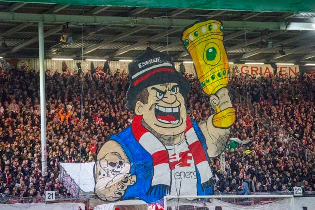 GER, Cottbus, Fußball, DFB-Pokal, 2. Hauptrunde, FC Energie Cottbus vs. RB Leipzig im Bild v.l.: Cottbus Choreo vor dem Spiel 28.10.2025, LEAG Energie Stadion Cottbus DFB REGULATIONS PROHIBIT ANY USE OF PHOTOGRAPHS AS IMAGE SEQUENCES AND OR QUASI-VIDEO, Copyright: HMBxMedia PaulxFritz