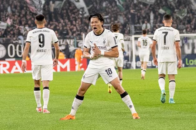 28.10.2025, Fussball: DFB Pokal, Saison 2025 2026, 2. Runde, Borussia Moenchengladbach vs. Karlsruher SC im Borussia Park in Moenchengladbach. Shuto Machino (Borussia Moenchengladbach, 18) bejubelt sein Tor zum 1:0. Wichtiger Hinweis: Gemaess den Vorgaben der DFL Deutsche Fussball Liga bzw. des DFB Deutscher Fussball-Bund ist es untersagt, in dem Stadion und oder vom Spiel angefertigte Fotoaufnahmen in Form von Sequenzbildern und oder videoaehnlichen Fotostrecken zu verwerten bzw. verwerten zu lassen. Foto: Kirchner-Media Thomas Haesler Copyright: xKirchner-Media ThomasxHaeslerx