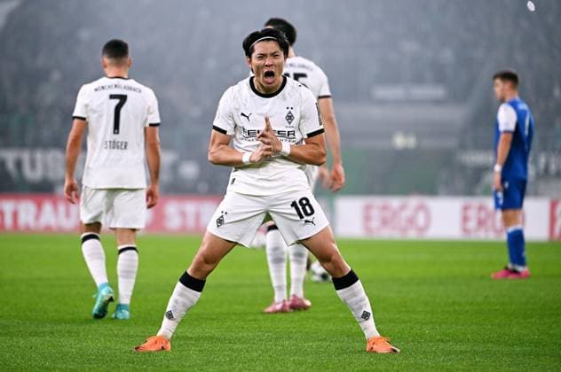 Fussball, DFB Pokal, Deutschland, Herren, Saison 2025 2026, 2. Runde, Borussia Park Mönchengladbach, Bor. Mönchengladbach - Karlsruher SC; Jubel Shuto Machino (BMG) nach seinem Tor zum 1:0. Jubel, Freude, Aktion.