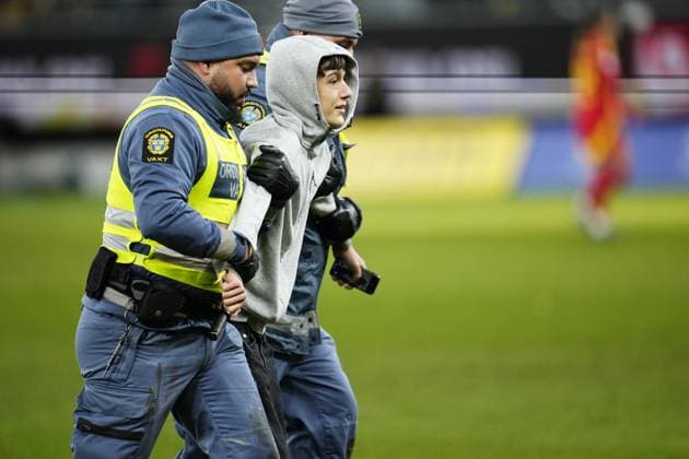 GOTHENBURG, SWEDEN 20251028 Security guards take care of a person who stormed onto the pitch after the women s Nations League semi-final between Sweden and Spain at Gamla Ullevi in Gothenburg, Sweden, Tuesday, October 28, 2025. GÖTEBORG SWEDEN x9200x