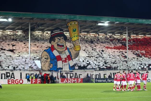 28.10.2025, xtgx, Fussball DFB Pokal 2. Runde, FC Energie Cottbus - RB Leipzig emspor, v.l. Symbolfoto, Symbolbild, Symbol Fans, Zuschauer, Publikum, Tribuene Choreo, Choreografie, Choreographie (DFL DFB REGULATIONS PROHIBIT ANY USE OF PHOTOGRAPHS as IMAGE SEQUENCES and or QUASI-VIDEO) Cottbus