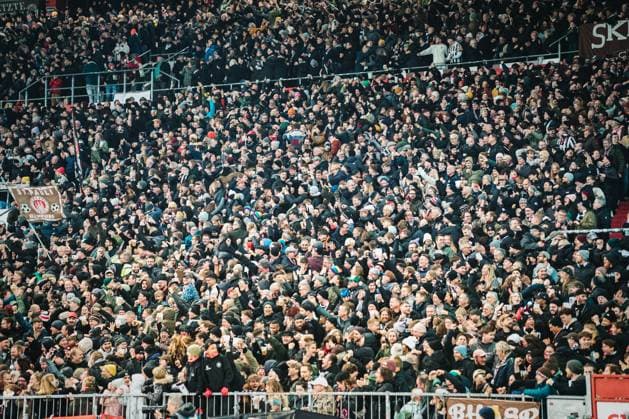 HAMBURG, GERMANY - OCTOBER 28: goal: fans celebrating 1:0 the DFB-Pokal match between DFB-Pokal: St. Pauli vs. TSG Hoffenheim at Millerntor-Stadion on round 2 of the DFB-Pokal on October 28, 2025 in Hamburg, Germany. DFL REGULATIONS PROHIBIT ANY USE OF PHOTOGRAPHS AS IMAGE SEQUENCES AND OR QUASI-VIDEO. Hamburg Germany Copyright: xBEAUTIFULxSPORTS Tonhäuserx