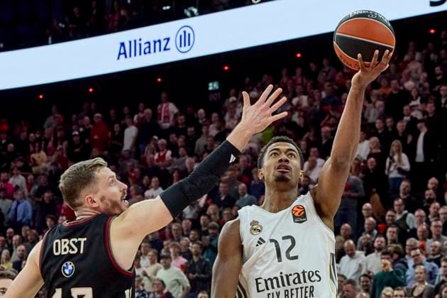 Turkish Airlines EuroLeague Basketball, FC Bayern Munich Basketball vs Real Madrid, München FC Bayern Basketball, Munich FC Bayern Basketball, Madrid Real Baloncesto, 2025-10-28 in München (SAP Garden) MALEDON Theo (Real Madrid Guard (Nr.12) (RMB12)), OBST Andreas (FC Bayern Munich Basketball Guard (Nr13) BAY13 ) sportworld München SAP Garden Bayern Deutschland