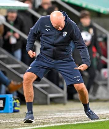28.10.2025, Fussball DFB-Pokal 2025 2026, 2.Runde, FC Augsburg - VfL Bochum, in der WWK-Arena Augsburg. Trainer Uwe Rösler (VfL Bochum) ist unzufrieden