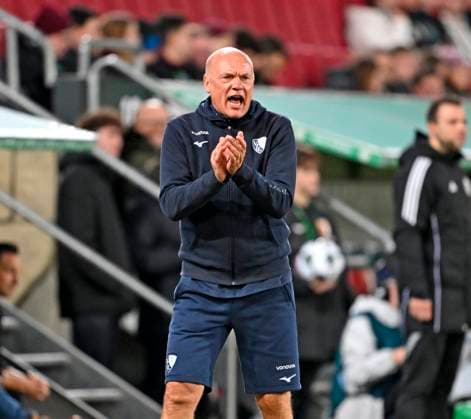 28.10.2025, Fussball DFB-Pokal 2025 2026, 2.Runde, FC Augsburg - VfL Bochum, in der WWK-Arena Augsburg. Trainer Uwe Rösler (VfL Bochum) ist unzufrieden