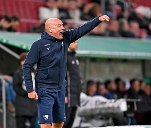 28.10.2025, Fussball DFB-Pokal 2025 2026, 2.Runde, FC Augsburg - VfL Bochum, in der WWK-Arena Augsburg. Trainer Uwe Rösler (VfL Bochum) ist unzufrieden