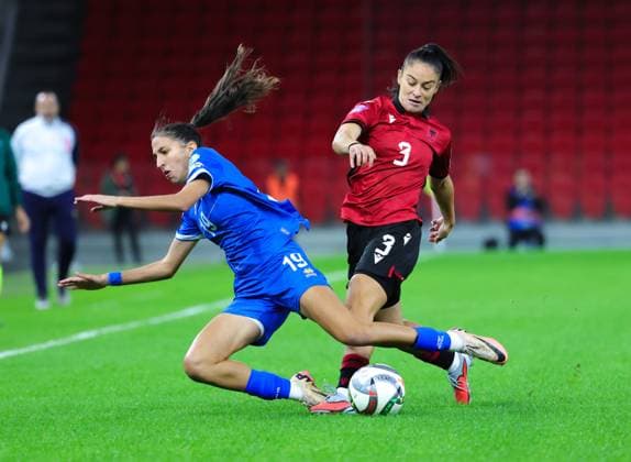 October 28, 2025, Tirana, Tirana, Albania: Eirini Michail of Cyprus fight for the ball with Arbenita Curraj of Albania during their FIFA Women s World Cup 2027 Promotion Relegation play-off match at Air Albania Stadium in Tirana, Albania on 28 October 2025. Tirana Albania - ZUMAb266 20251028_zip_b266_002 Copyright: xArmandoxBabanix