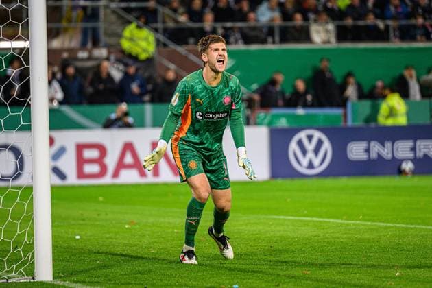 Fußball I Herren I Saison 2025-2026 I DFB-Pokal I 2. Runde I FC St. Pauli - TSG 1899 Hoffenheim I 28.10.2025 Ben Voll (1, FC St. Pauli) Hamburg Millerntor-Stadion Hamburg Deutschland Copyright: xLobecax xHenningxRohlfsx