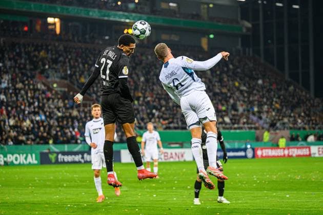 Fußball I Herren I Saison 2025-2026 I DFB-Pokal I 2. Runde I FC St. Pauli - TSG 1899 Hoffenheim I 28.10.2025 Andreas Hountondji (27, FC St. Pauli), Grischa Prömel (6, TSG 1899 Hoffenheim) Hamburg Millerntor-Stadion Hamburg Deutschland Copyright: xLobecax xHenningxRohlfsx