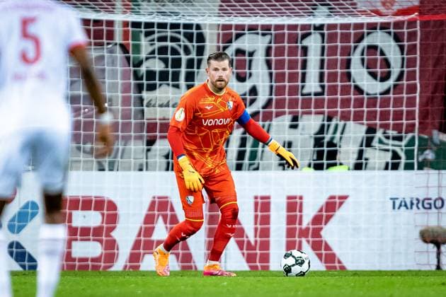 Fussball, Saison 2025 2026, DFB-Pokal, WWK-Arena Augsburg, 2. Runde, FC Augsburg - VfL Bochum, 28.10.2025 28.10.2025, Fussball, Saison 2025 2026, DFB-Pokal, WWK-Arena Augsburg, 2. Runde, FC Augsburg - VfL Bochum, 1 Timo Horn (VfL Bochum) Foto: Lucca Fundel Augsburg WWK-Arena Bayern Deutschland
