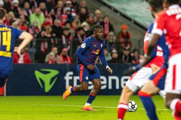 GER, DFB-Pokal, 2. Runde, FC Energie Cottbus - RB Leipzig 28.10.2025, LEAG Energie Stadion, Cottbus, GER, DFB-Pokal, 2. Runde, FC Energie Cottbus - RB Leipzig Johan Bakayoko (RB Leipzig 9) Â