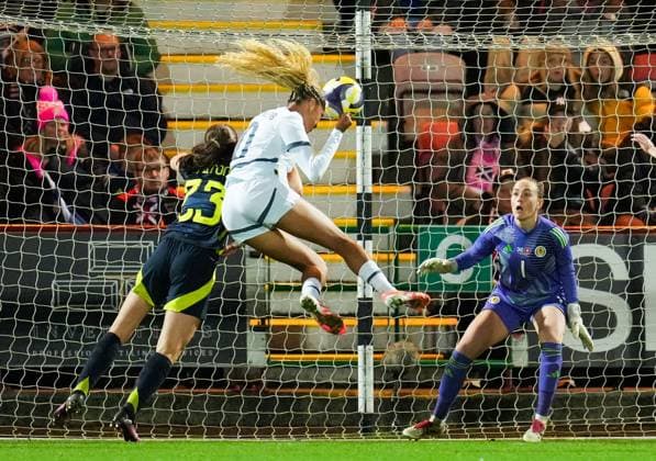 Sydney Scherbenleib of Switzerland Women heads past Scotland Women goalkeeper Lee Gibson while under pressure from Emma Lawton of Scotland Women andscores to give Switzerland a 0-1 lead. Scotland Women v Switzerland Women, International Friendly, Länderspiel, Nationalmannschaft Football, KDM Group East End Park, Dunfermline, Scotland, UK - 28 Oct 2025Dunfermline KDM Group East End Park Scotland United Kingdom EDITORIAL USE ONLY No use with unauthorised audio, video, data, fixture lists, club league logos or live services. Online in-match use limited to 120 images, no video emulation. No use in betting, games or single club league player publications.  Copyright: xStuartxWallace Shutterstockx 15623644g