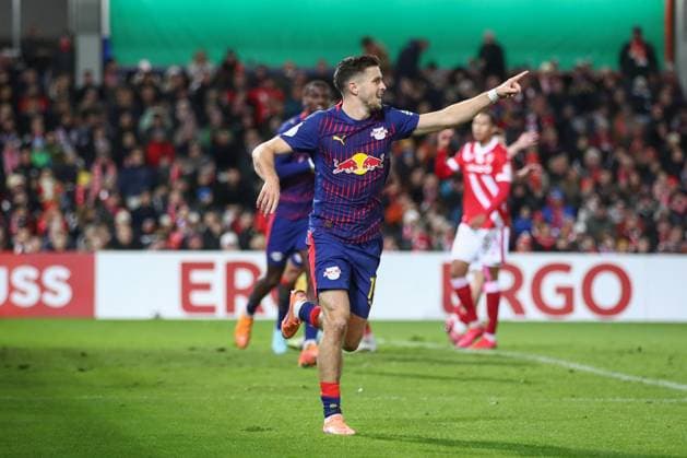 28.10.2025, xtgx, Fussball DFB Pokal 2. Runde, FC Energie Cottbus - RB Leipzig emspor, v.l. Christoph Baumgartner (Leipzig, 14) Jubel, Torjubel, jubelt ueber das Tor, celebrate the goal, celebration (DFL DFB REGULATIONS PROHIBIT ANY USE OF PHOTOGRAPHS as IMAGE SEQUENCES and or QUASI-VIDEO) Cottbus