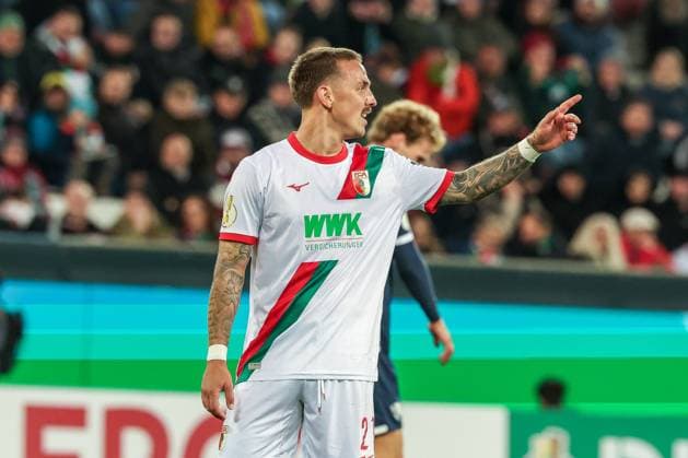 Phillip Tietz 21 FC Augsburg) gestikuliert, FC Augsburg vs. VfL Bochum 1848, Fussball, Maenner, DFL, DFB-Pokal, Saison 2025 2026, WWK Arena, Zweite Runde, 28.10.2025 Augsburg Bayern Deutschland
