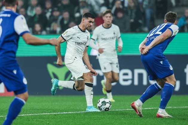 Fussball, DFB-Pokal Saison 2025 2026 2. Runde Borussia Mönchengladbach - Karlsruher SC 28.10.2025, BORUSSIA-PARK Kevin Stöger (Borussia Mönchengladbach, 7) Mönchengladbach BORUSSIA-PARK Nordrhein-Westfalen Deutschland