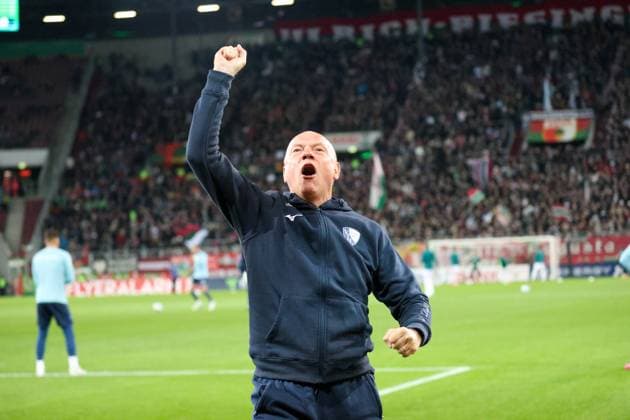 Deutschland: DFB-Pokal 2025 26, 2. Runde - FC Augsburg vs VfL Bochum - WWK Arena (Augsburg): Uwe Rösler Uwe Roesler (Trainer, VfL Bochum) Augsburg WWK Arena Bayern Deutschland Copyright: xBenedictxChristx