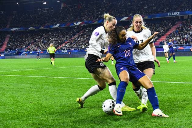 FOOTBALL : France Feminine vs Allemagne Feminine - Ligue des nations - Demi Finale retour - 28 10 2025 Delphine Cascarino (France) Camillia Kuver (Allemagne) Franziska Kett (Allemagne) CaenFrance  Copyright: xBaptistexAutissierx