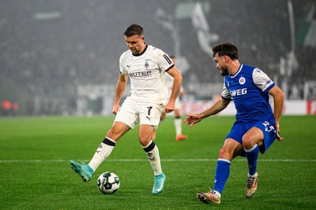 MOENCHENGLADBACH, GERMANY - 28 OCTOBER, 2025: Kevin Stoger - The football match of Germany Cup DFB Pokal Borussia Moenchengladbach vs Karlsruher SC at Borussia Park.  Copyright: xVitaliixKliuievx