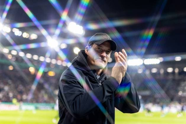Hamburg, 28. Oktober 2025 - Fußball, DFB-Pokal 2025 26, FC St. Pauli - TSG 1899 Hoffenheim: Alexander Blessin (FC St. Pauli, Trainer) DFL REGULATIONS PROHIBIT ANY USE OF PHOTOGRAPHS AS IMAGE SEQUENCES AND OR QUASI-VIDEO.
